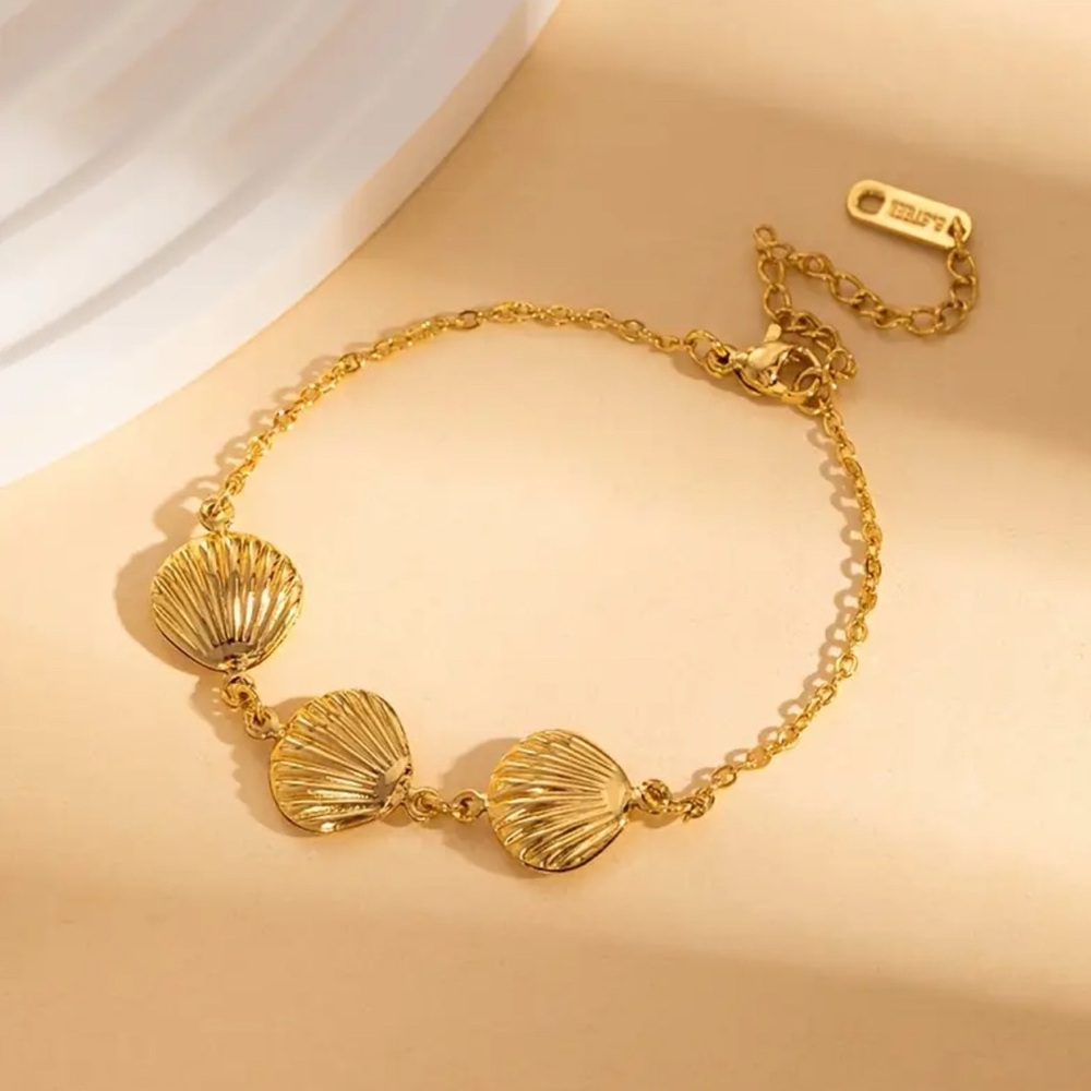 Elegant 18k Gold Plated steel Shell Charm Bracelet